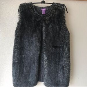 Super cute faux fur vest!